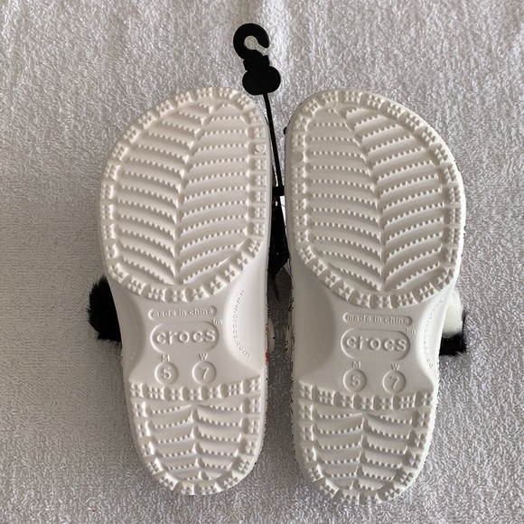 crocs classic cruella clog